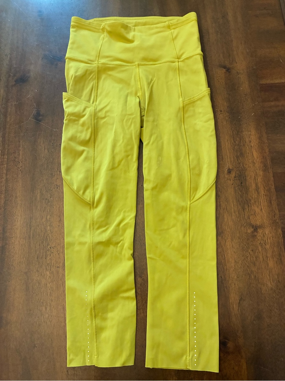 Lululemon Fast and Free Crop Leggings 19" Size 2 Nulux Golden Lime Chartreuse